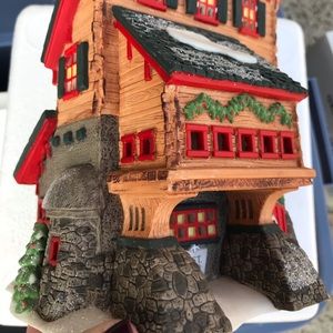 Department 56 North Pole Series Village piece